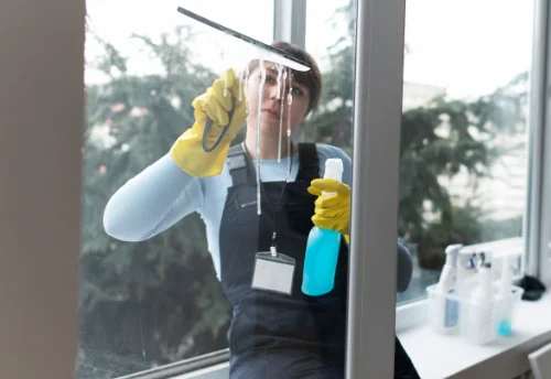 Nettoyage de vitres intérieures et extérieures à Uzel